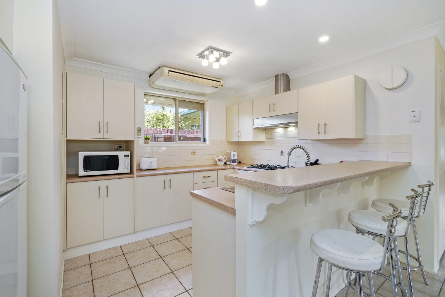 66 Bugong St, Prestons NSW 2170 – photo 2 of 10