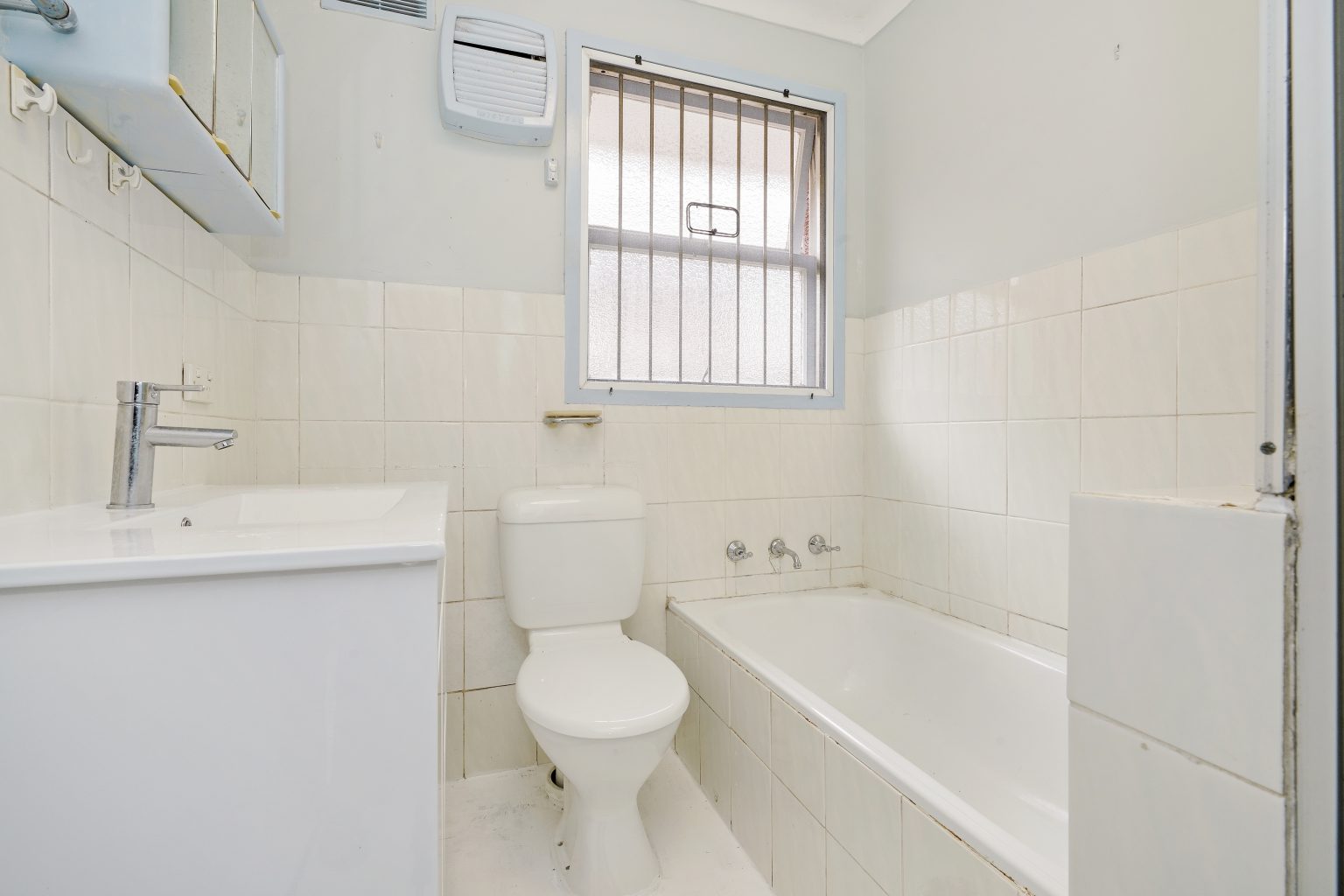 25 Vincent Ave, Liverpool NSW 2170 – photo 6 of 7