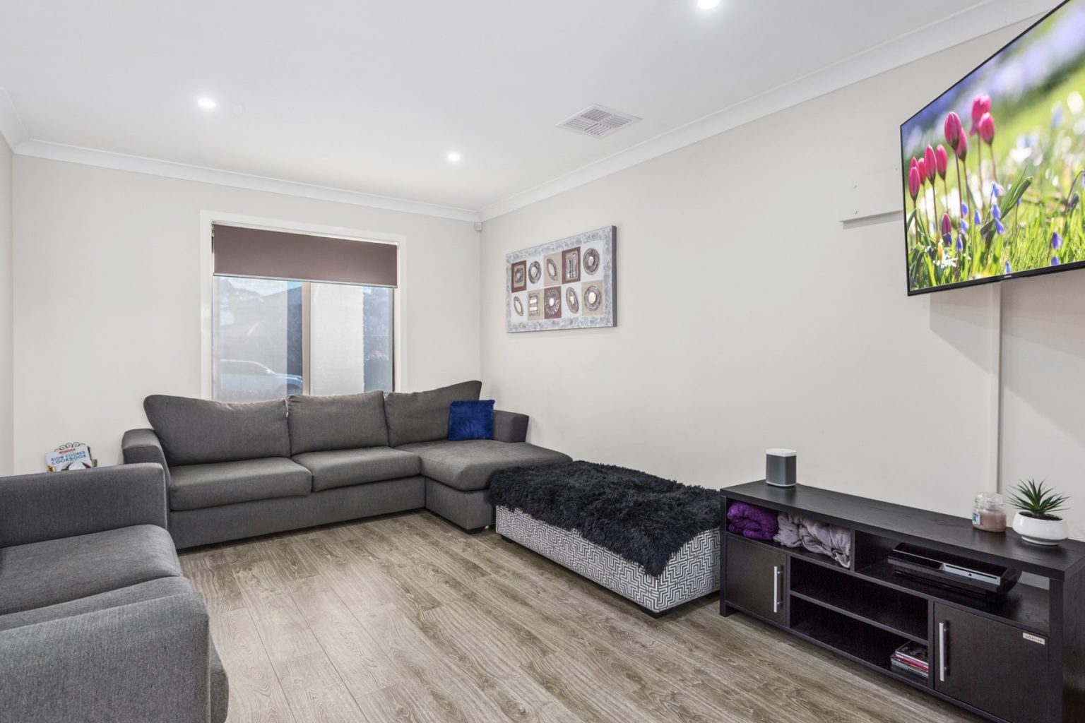 8 Passiflora Avenue, Denham Court NSW 2565 – photo 3 of 12