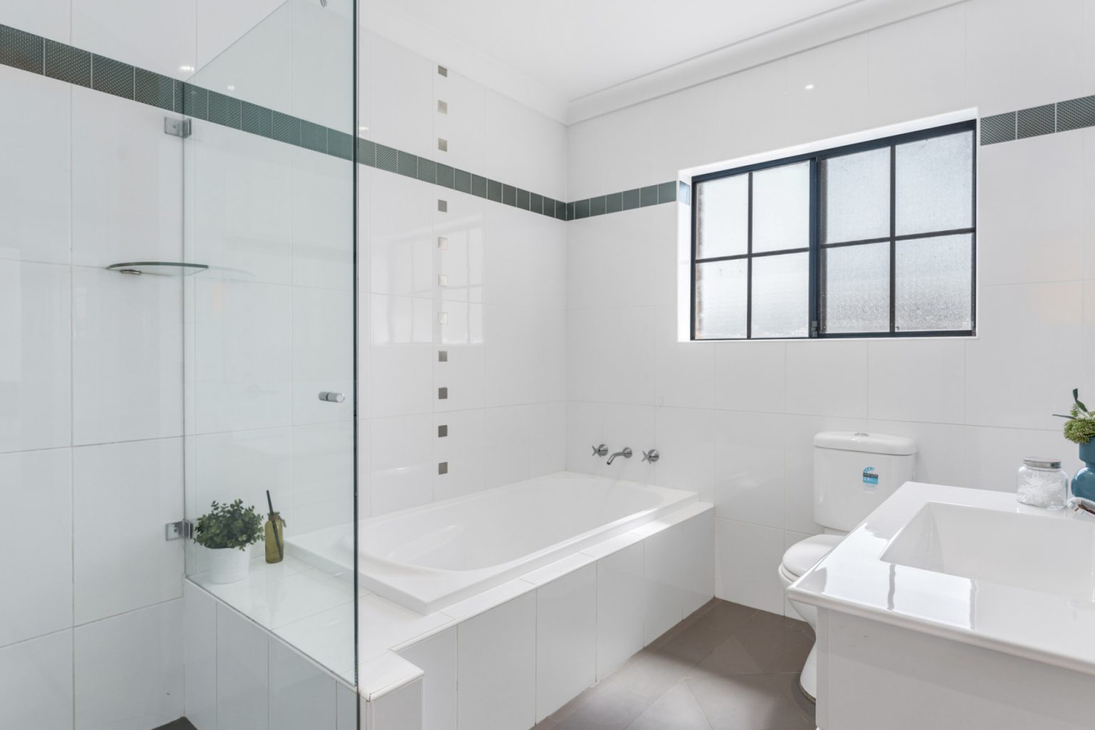 68a Hoddle Avenue, Campbelltown NSW 2560 – photo 8 of 13