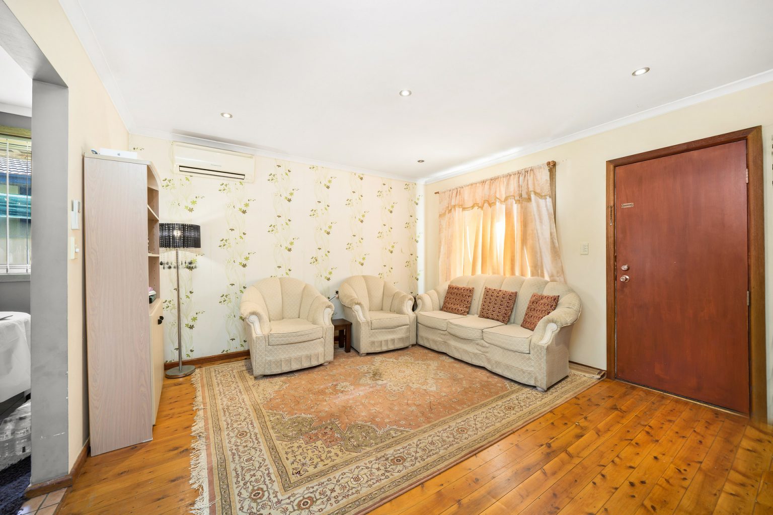 170 & 170a Elizabeth Drive, Ashcroft NSW 2168 – photo 3 of 9