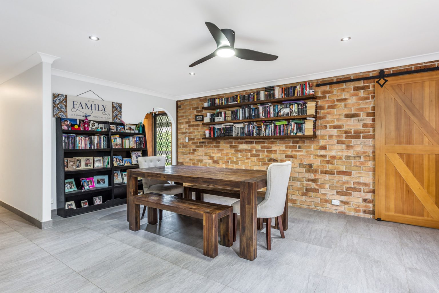 10 Yule Place, Glenfield NSW 2167 – photo 4 of 12