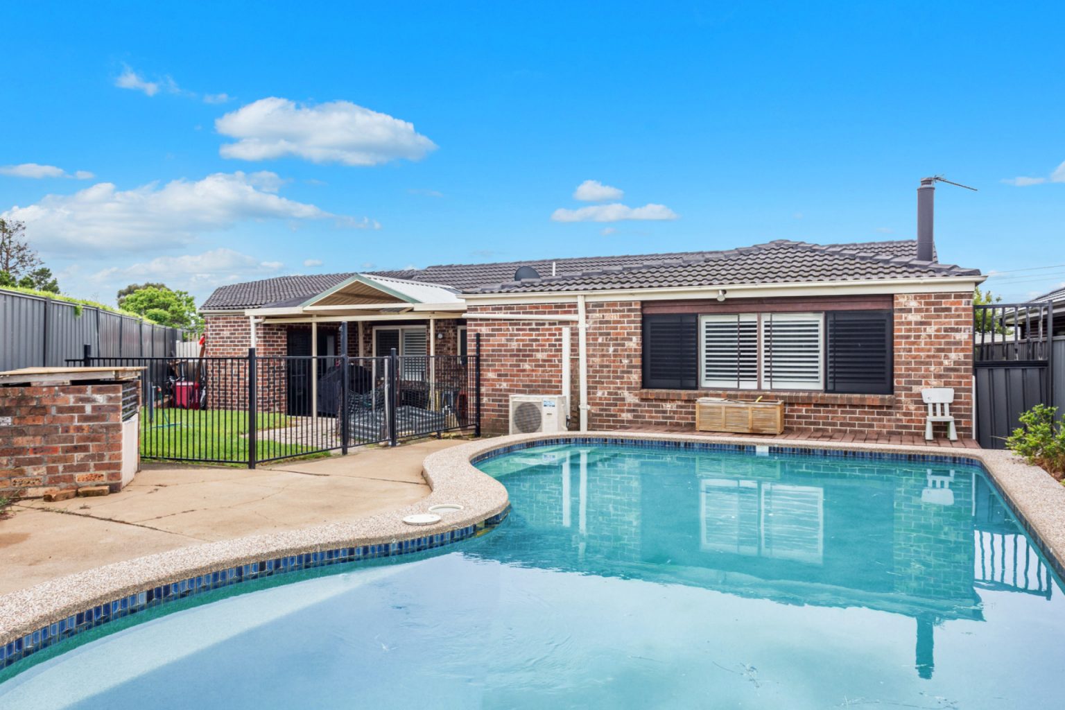 10 Yule Place, Glenfield NSW 2167