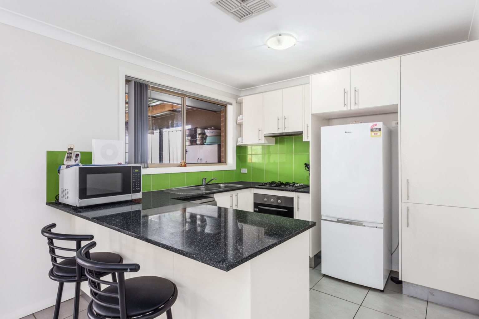 8 Weja Close, Prestons NSW 2170 – photo 2 of 10