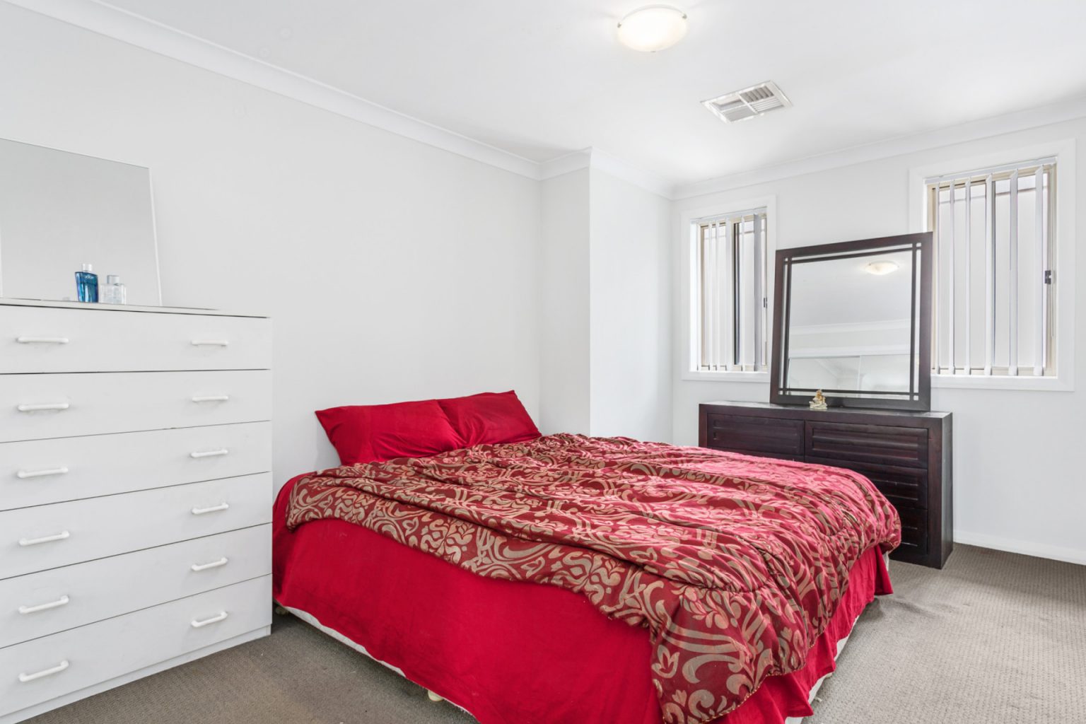 8 Weja Close, Prestons NSW 2170 – photo 8 of 10