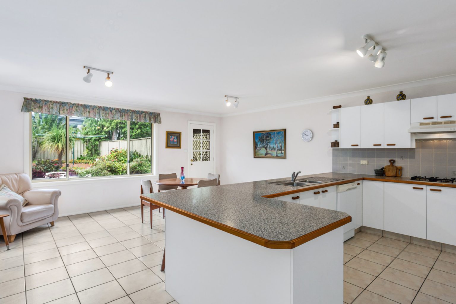 40a Castlewood Avenue, Woolooware NSW 2230 – photo 4 of 10