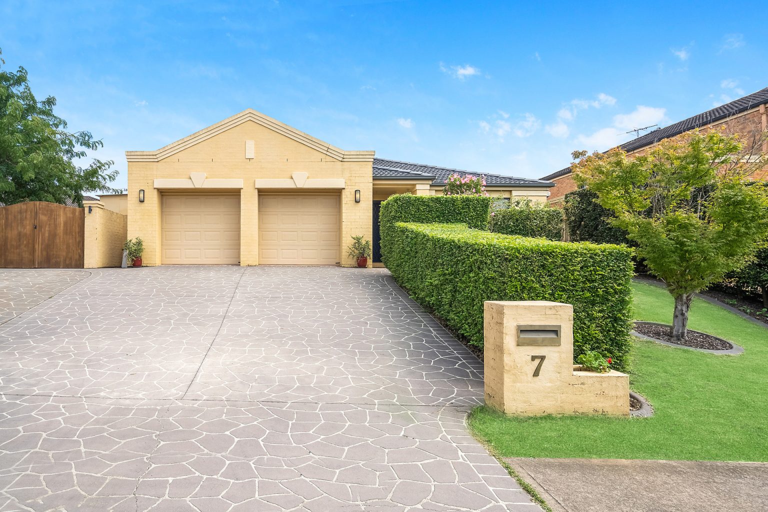 7 San Marino Drive, Prestons NSW 2170 – photo 3 of 13