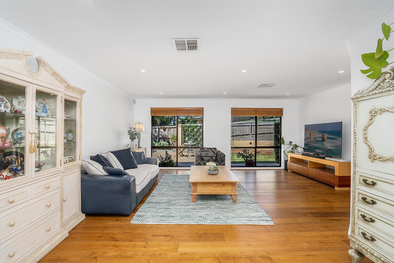 7 San Marino Drive, Prestons NSW 2170 – photo 4 of 13