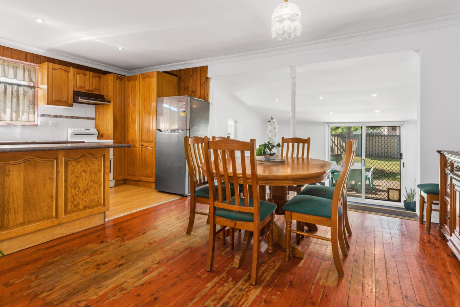 19 Weir Crescent, Lurnea NSW 2170 – photo 3 of 12