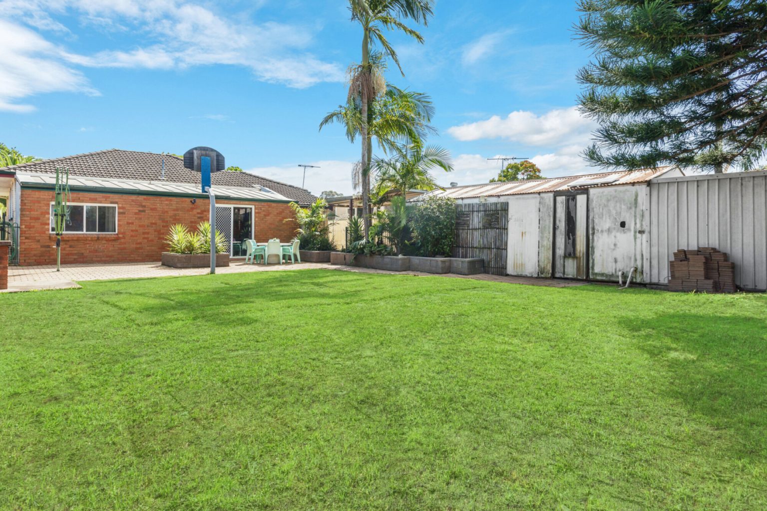 19 Weir Crescent, Lurnea NSW 2170 – photo 10 of 12