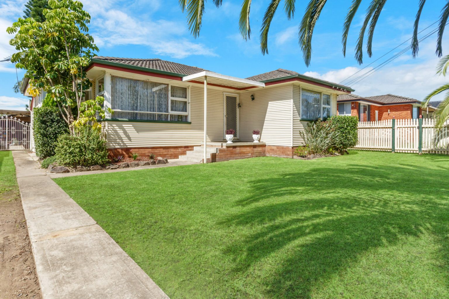 19 Weir Crescent, Lurnea NSW 2170