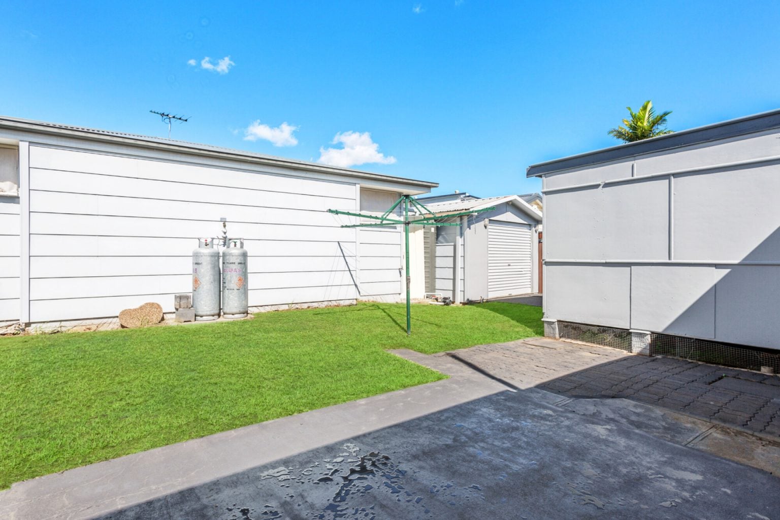 10 Sullivan Avenue, Lurnea NSW 2170 – photo 8 of 13