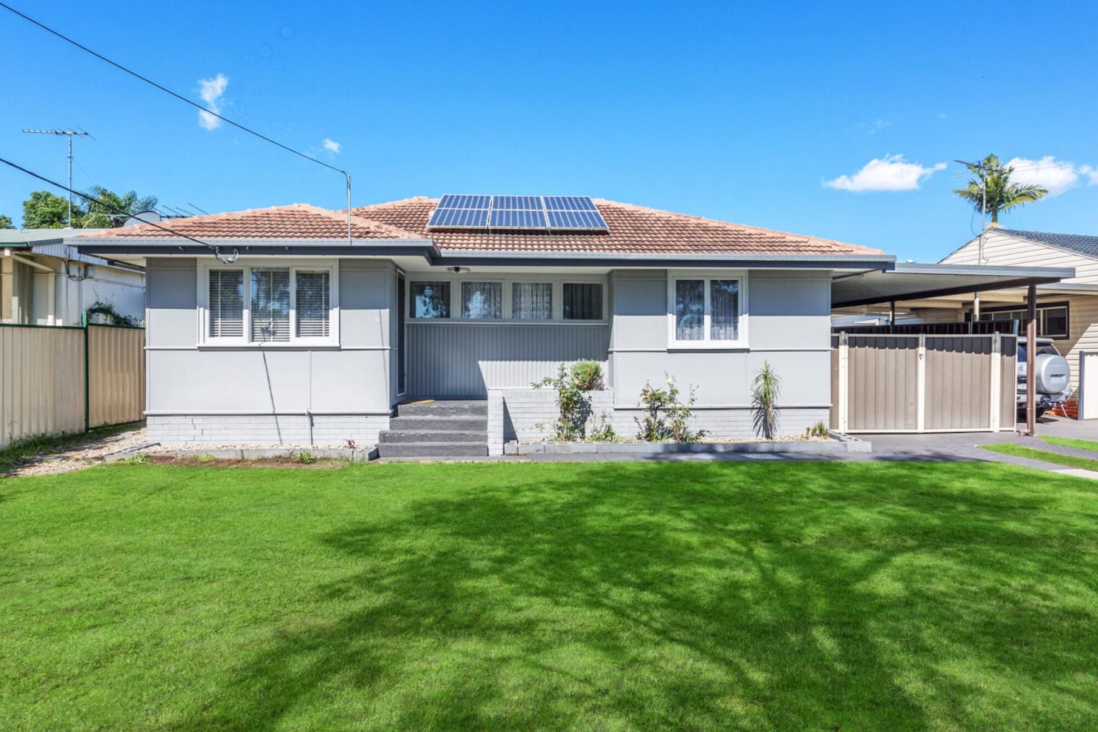10 Sullivan Avenue, Lurnea NSW 2170 – photo 2 of 13