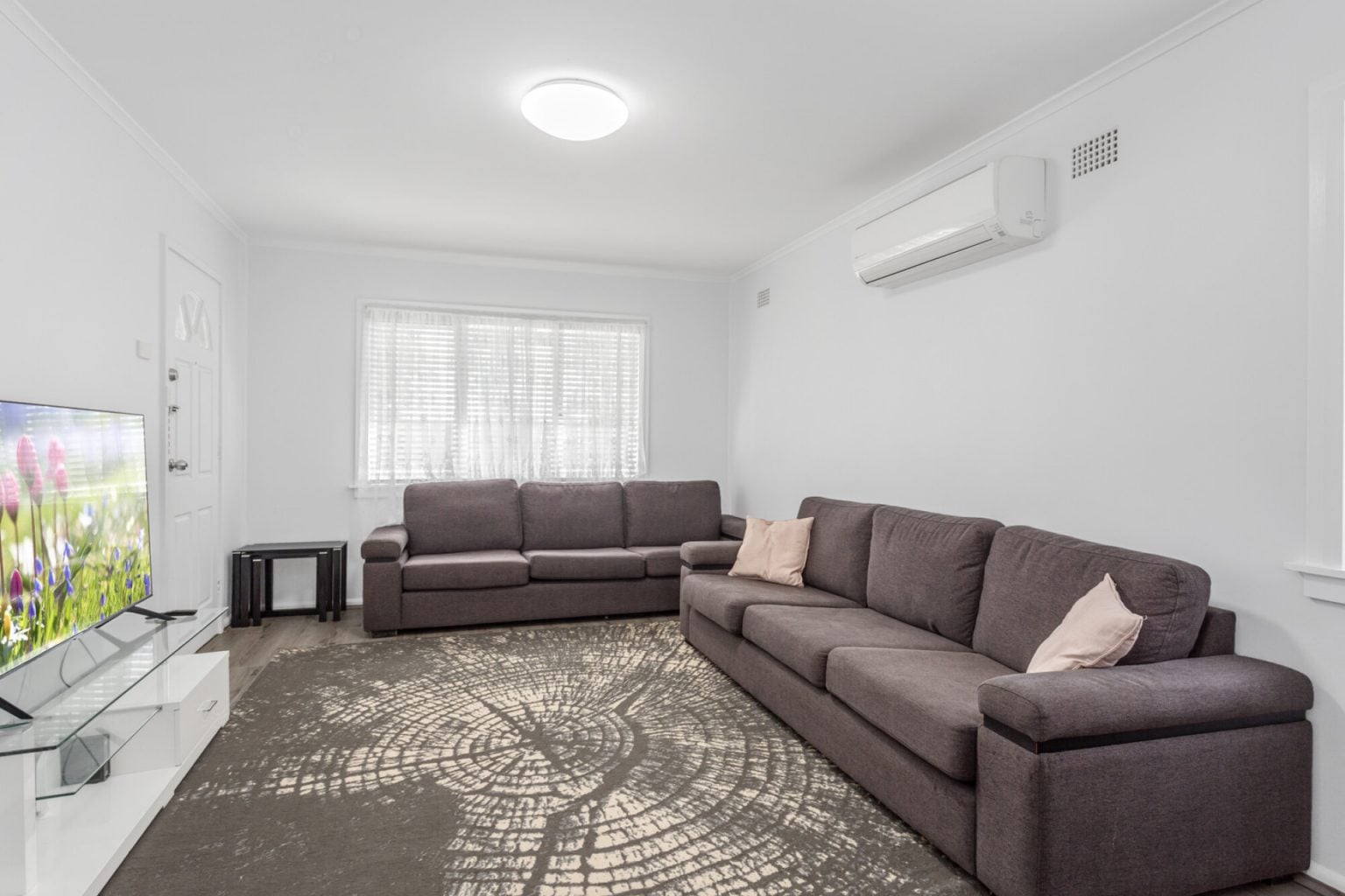 10 Sullivan Avenue, Lurnea NSW 2170 – photo 3 of 13