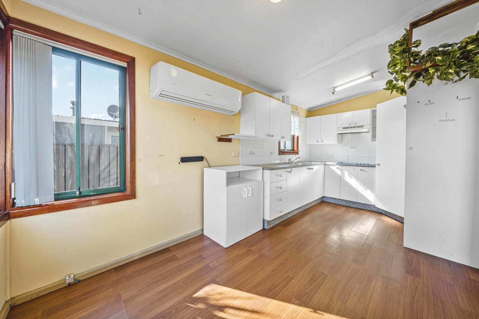 16 Wendouree Street, Busby NSW 2168 – photo 4 of 11
