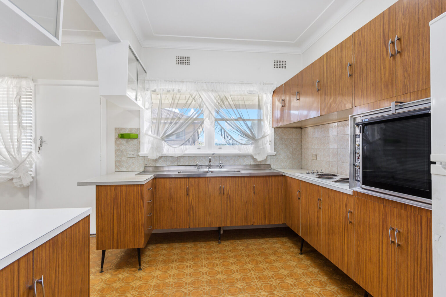 155 Meadows Road, Mount Pritchard NSW 2170 – photo 5 of 10