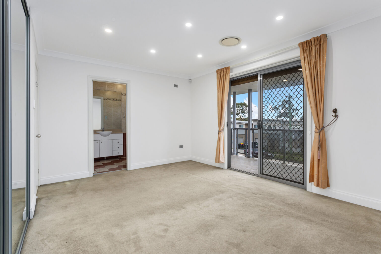 79 Sutton Road, Ashcroft NSW 2168 – photo 6 of 13