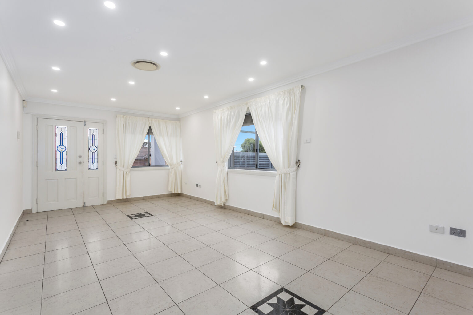 79 Sutton Road, Ashcroft NSW 2168 – photo 2 of 13