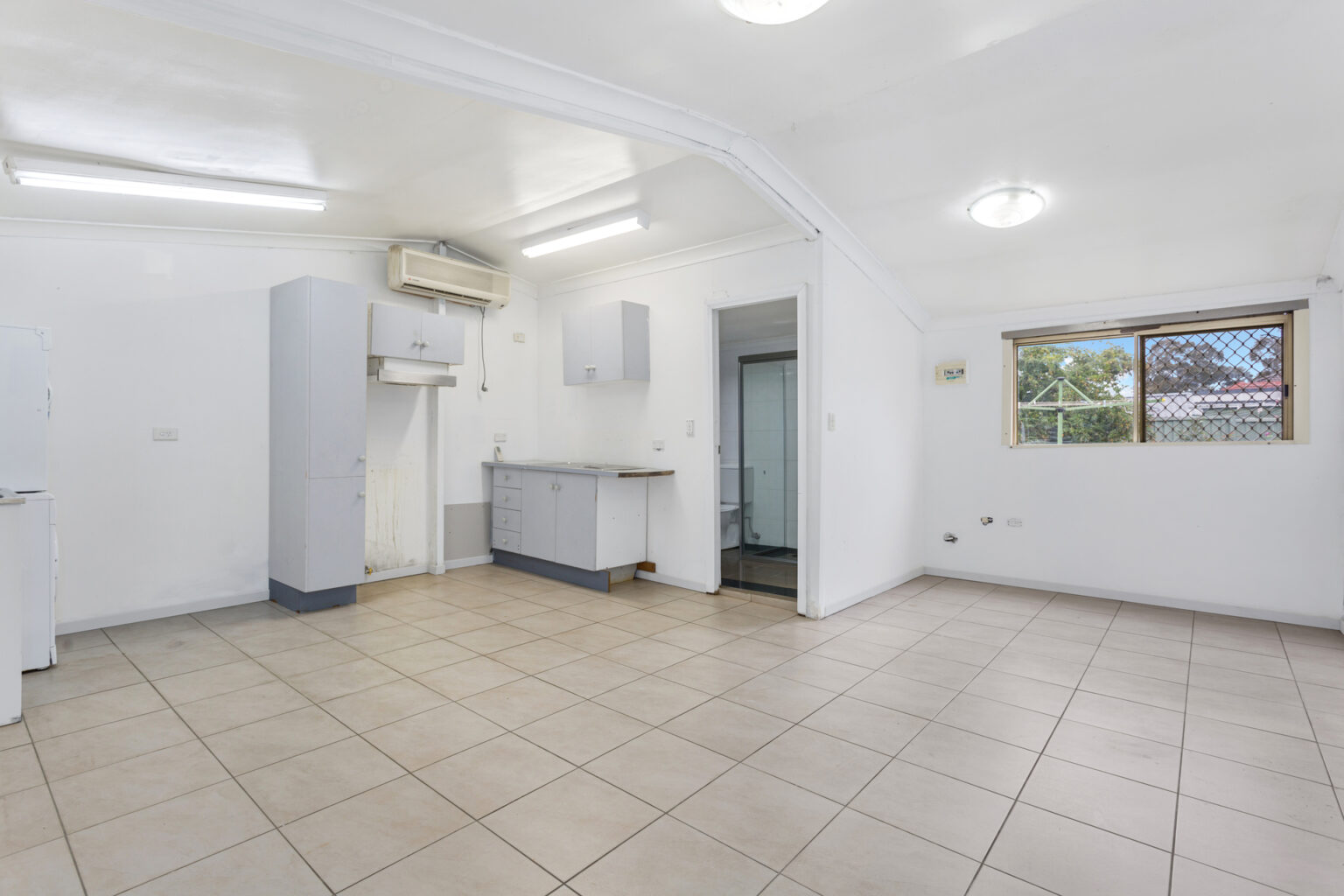 79 Sutton Road, Ashcroft NSW 2168 – photo 5 of 13