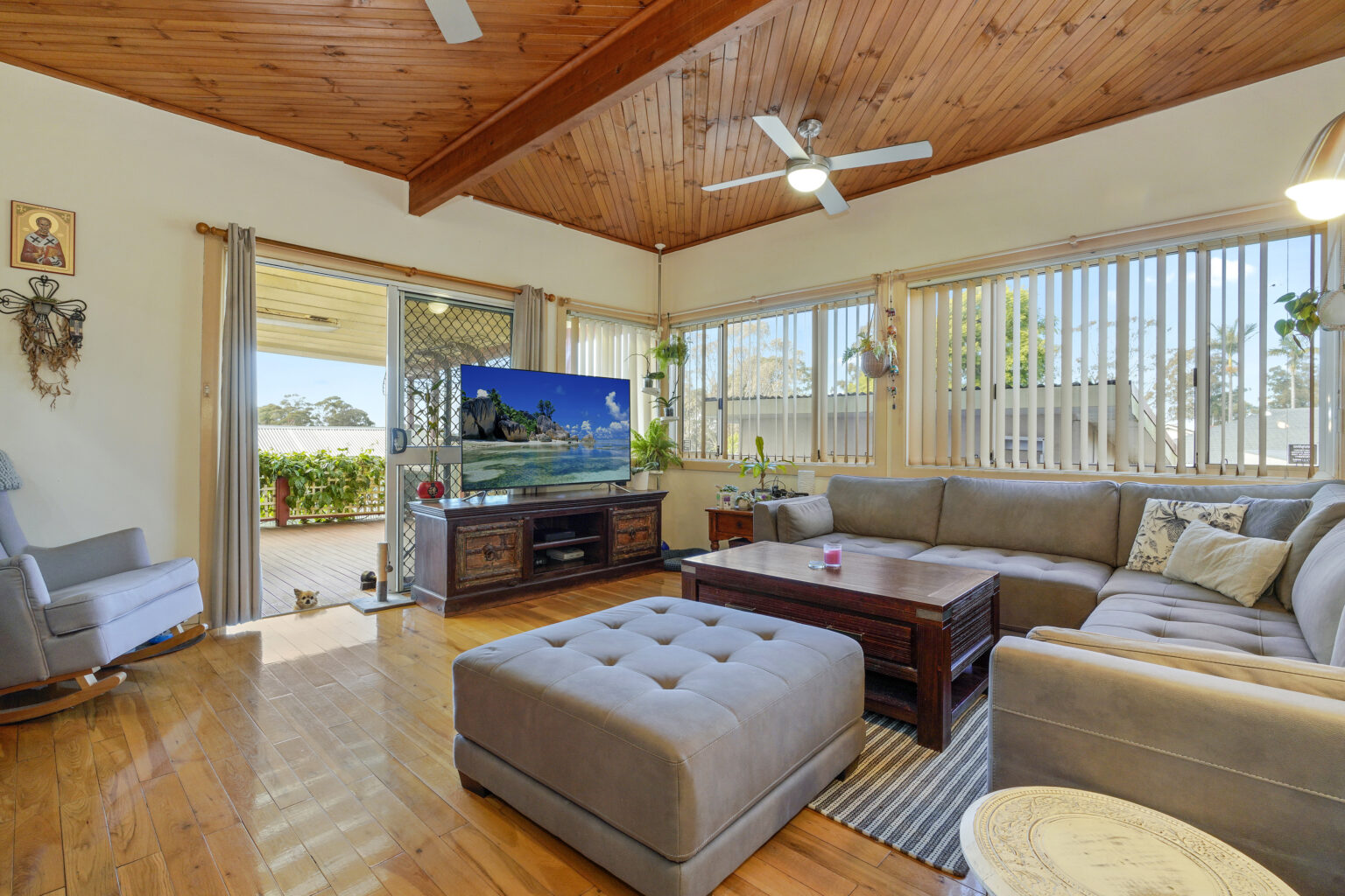 42 Edna Ave, Mount Pritchard NSW 2170 – photo 4 of 9