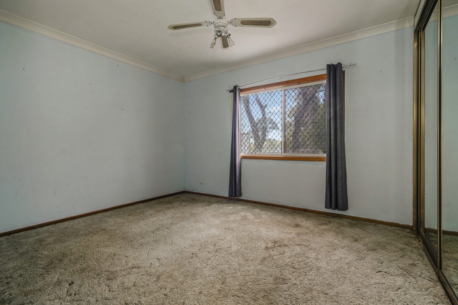 43 Surrey St, Minto NSW 2566 – photo 5 of 8