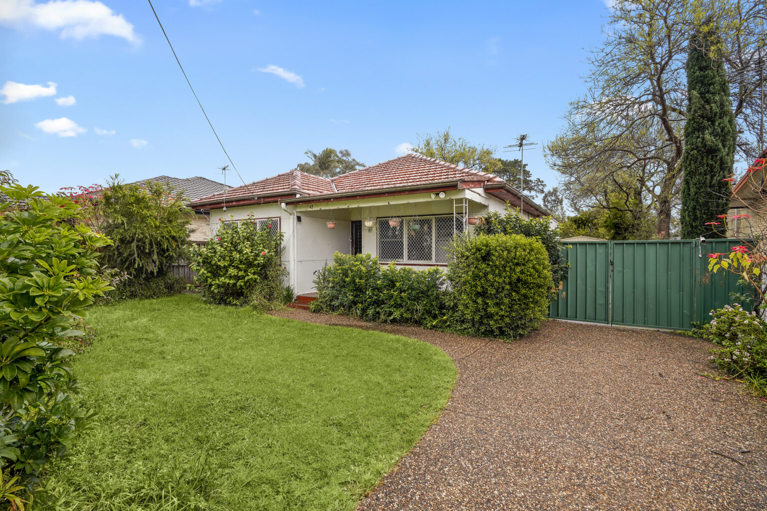 43 Surrey St, Minto NSW 2566 – photo 2 of 8