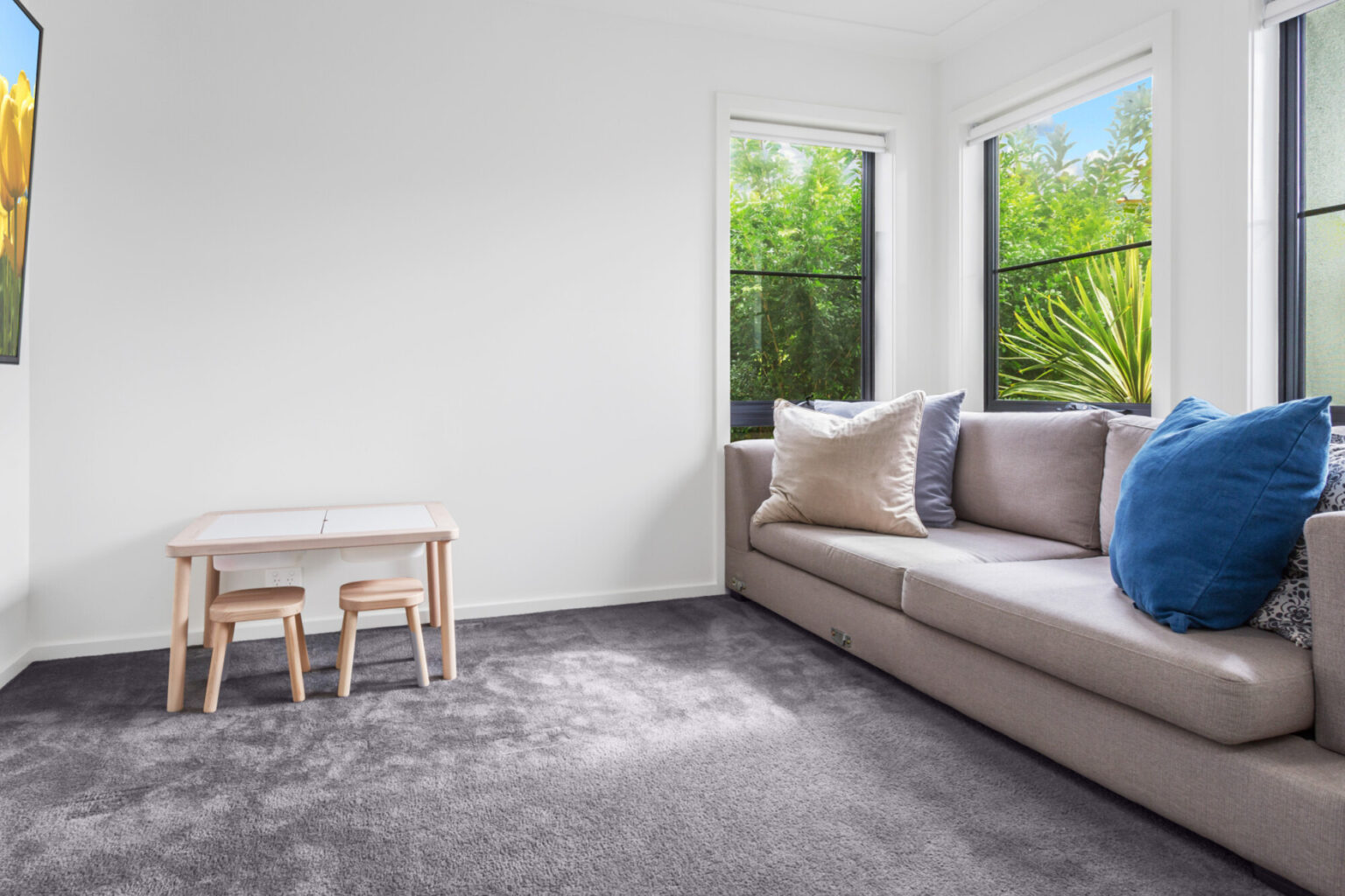 82 Hennessy Avenue, Moorebank NSW 2170 – photo 4 of 10