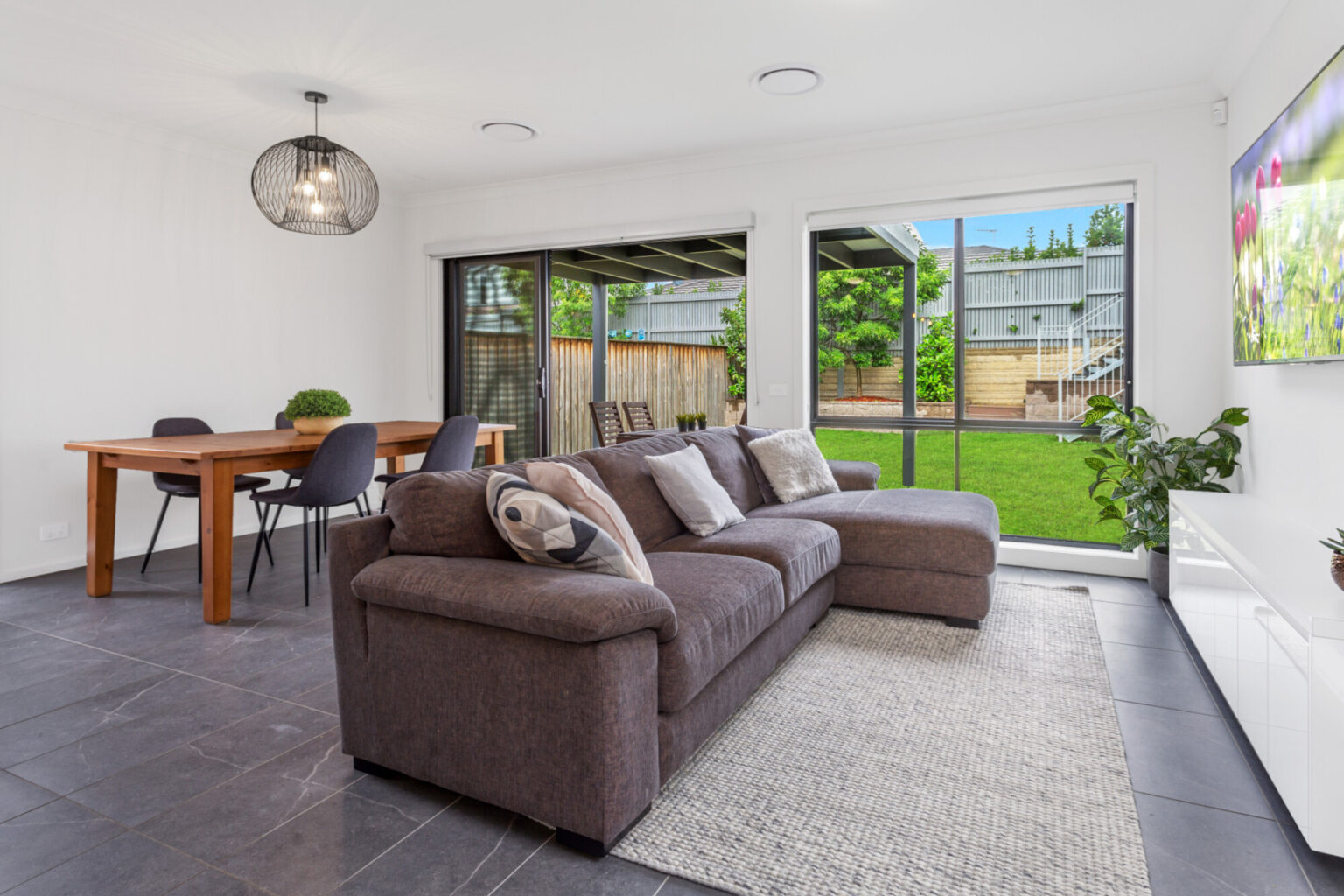 82 Hennessy Avenue, Moorebank NSW 2170 – photo 3 of 10