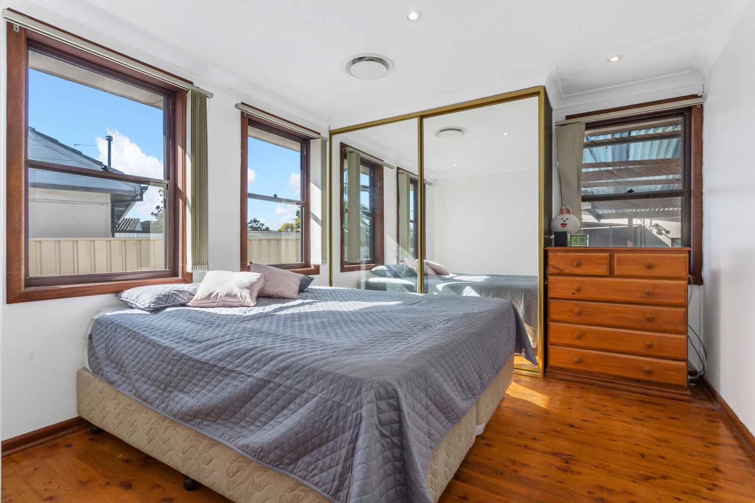 52 Sheriff Street, Ashcroft NSW 2168 – photo 5 of 11