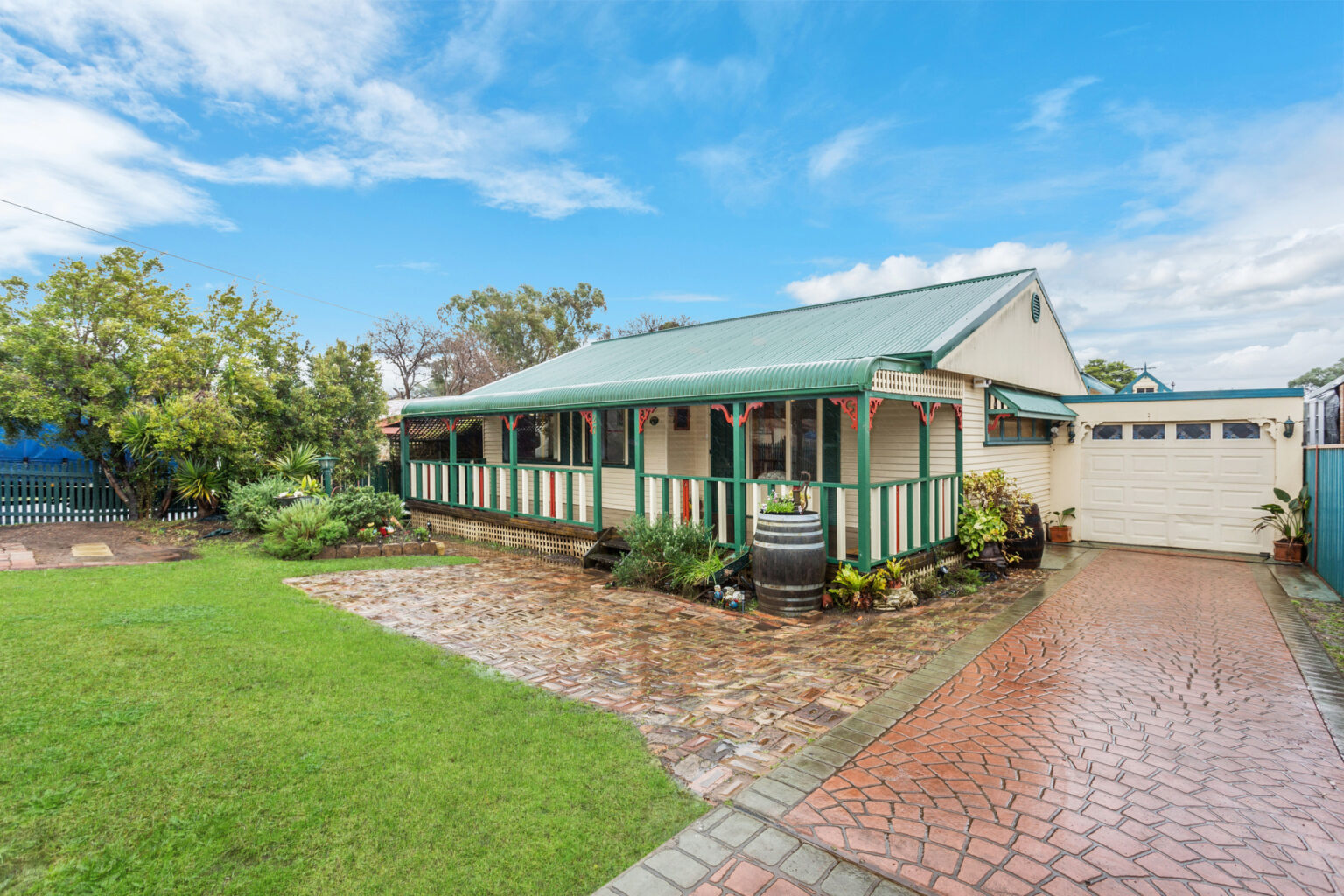 27 Kaluga Street, Busby NSW 2168 – photo 10 of 13