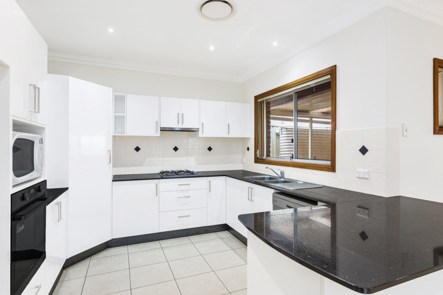 40 Carmichael Drive, West Hoxton NSW 2171 – photo 3 of 10