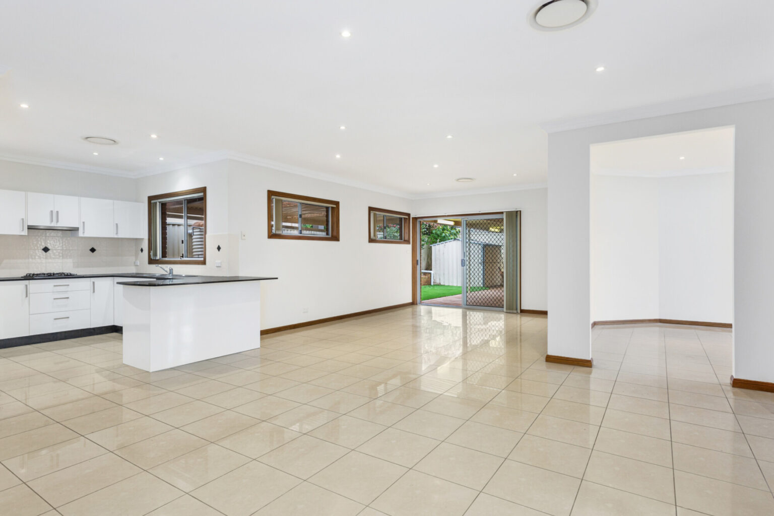 40 Carmichael Drive, West Hoxton NSW 2171 – photo 4 of 10