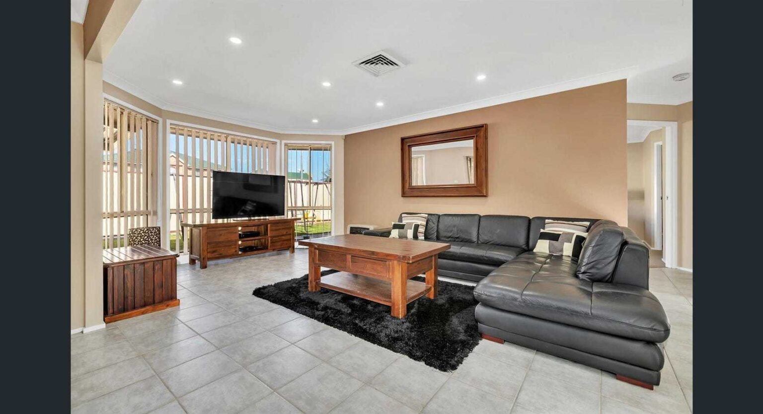 77 Wyangala Circuit, Woodcroft NSW 2767 – photo 2 of 13