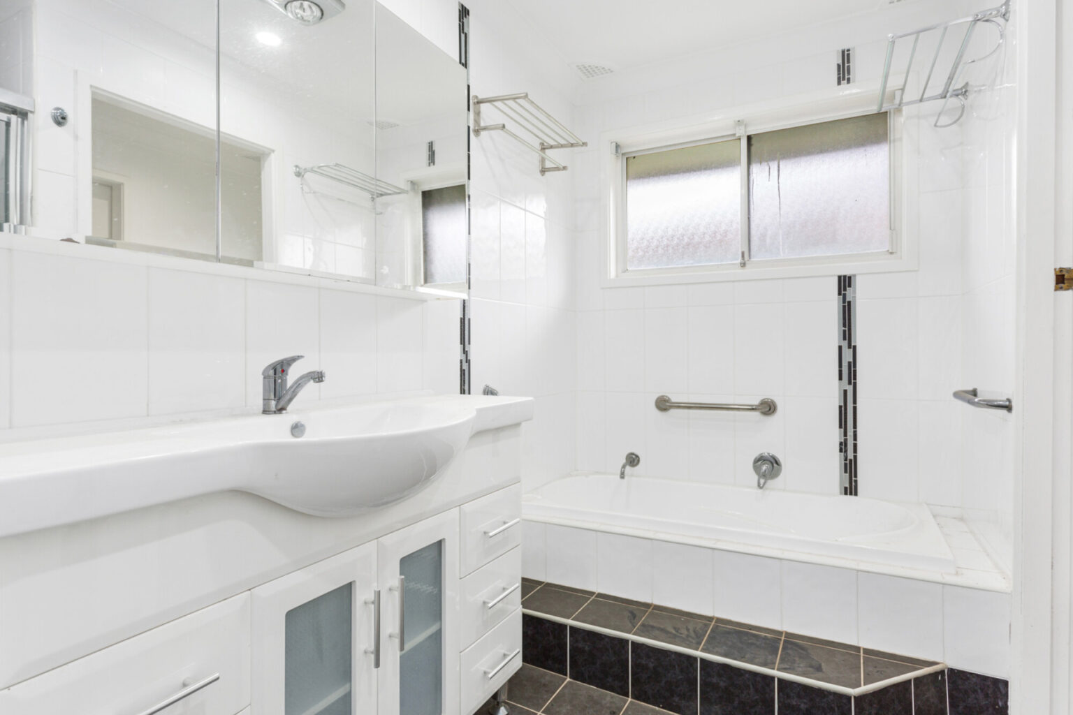 26 Semillon Crescent, Eschol Park NSW 2558 – photo 6 of 8