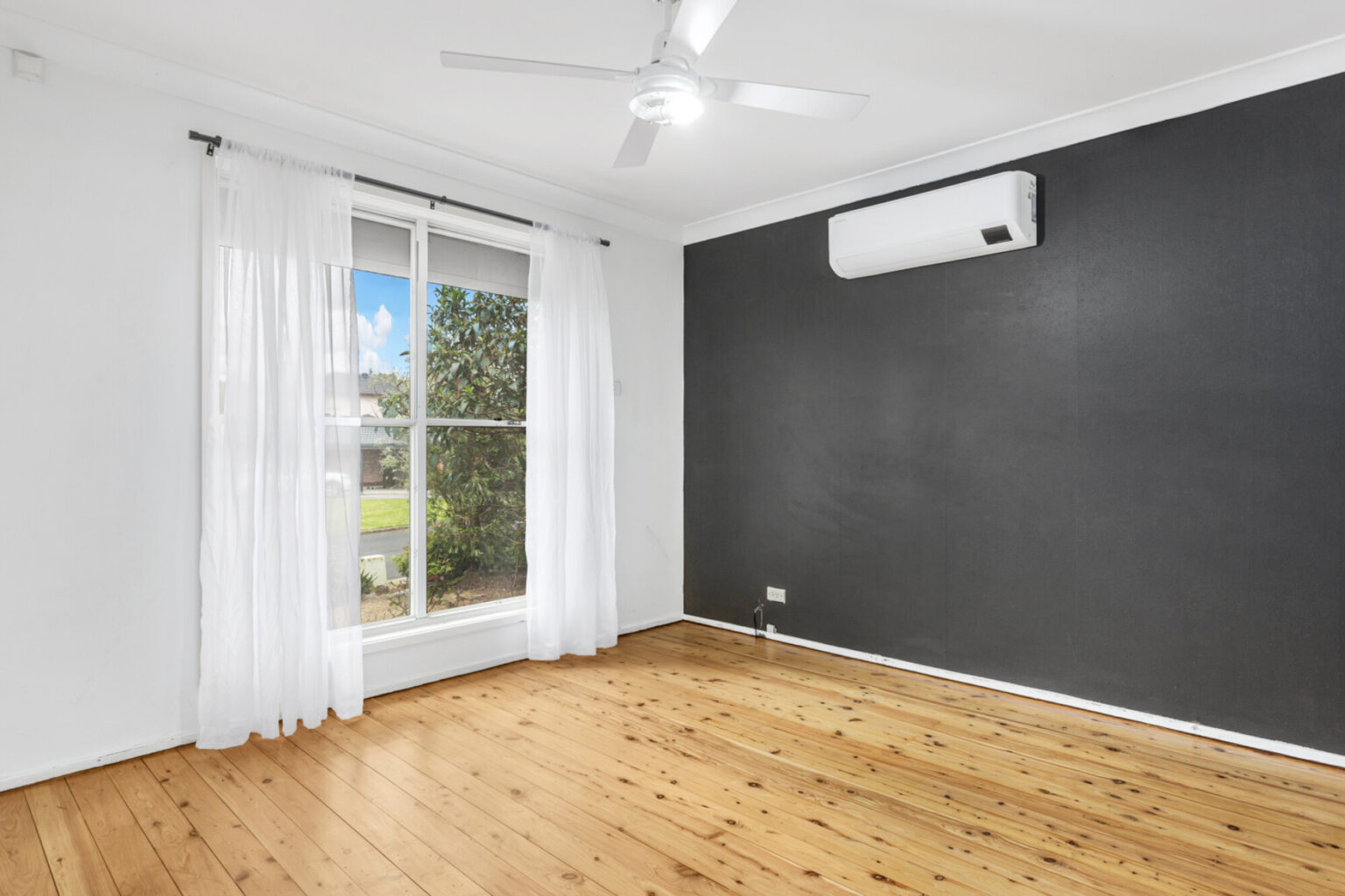 26 Semillon Crescent, Eschol Park NSW 2558 – photo 4 of 8