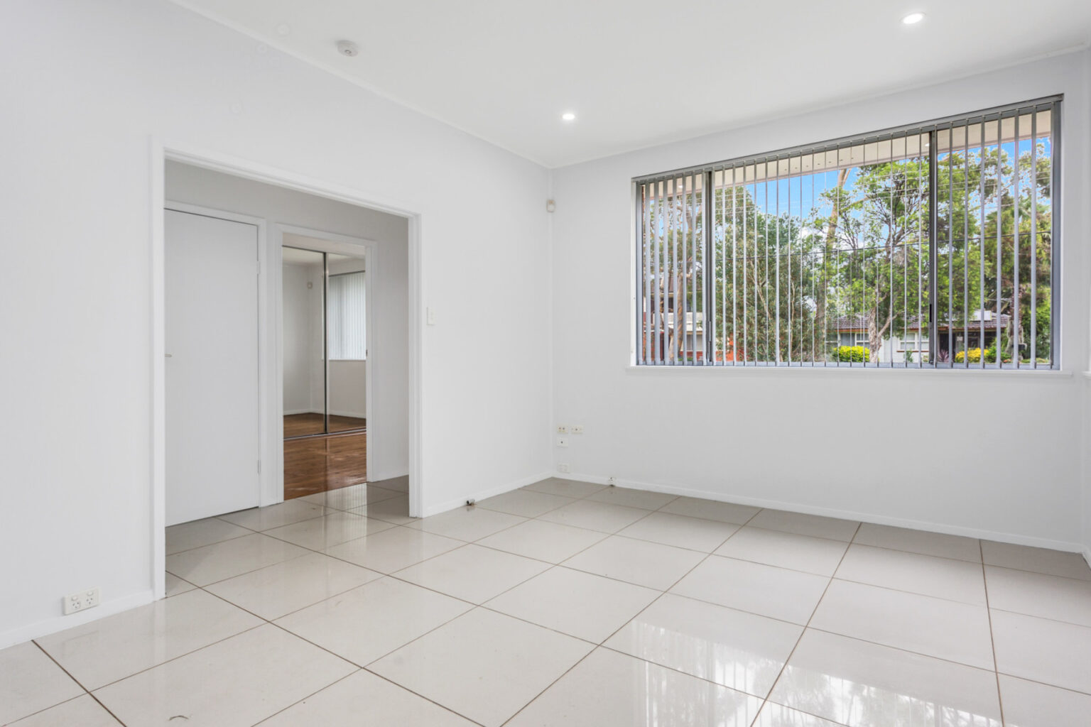 21 Weir Crescent, Lurnea NSW 2170 – photo 2 of 8