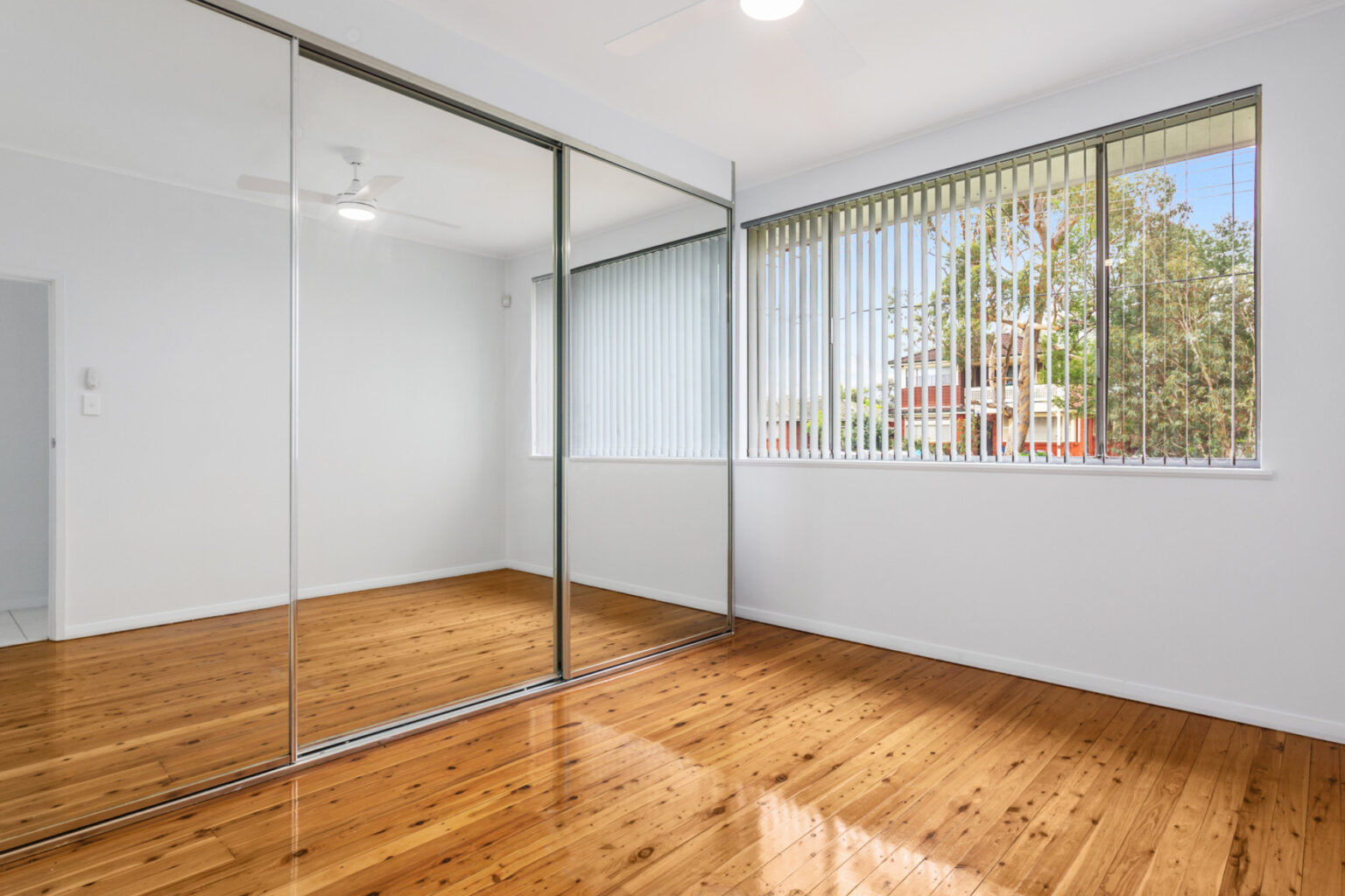 21 Weir Crescent, Lurnea NSW 2170 – photo 5 of 8
