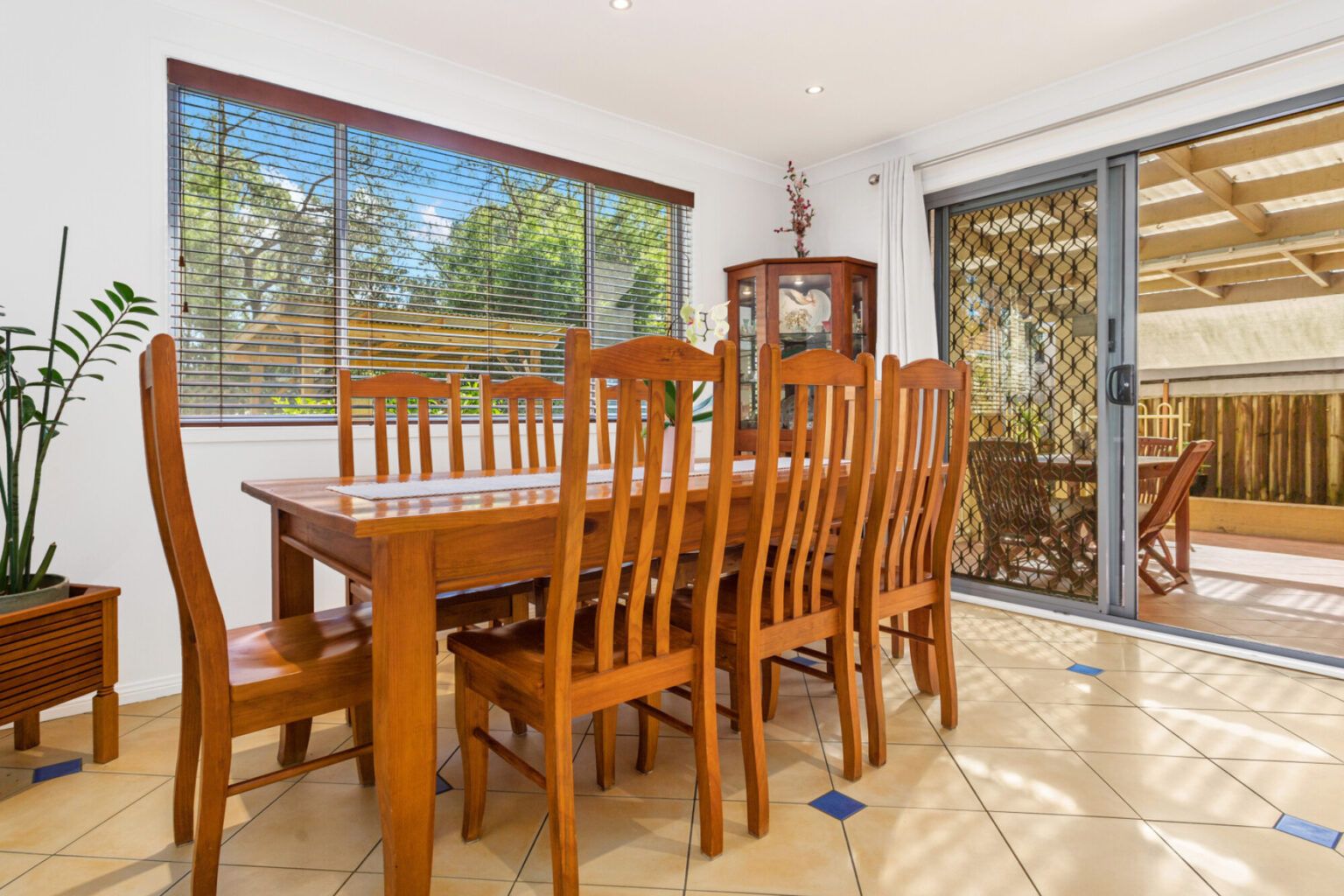 16 Carruthers Drive, Horningsea Park NSW 2171 – photo 4 of 10