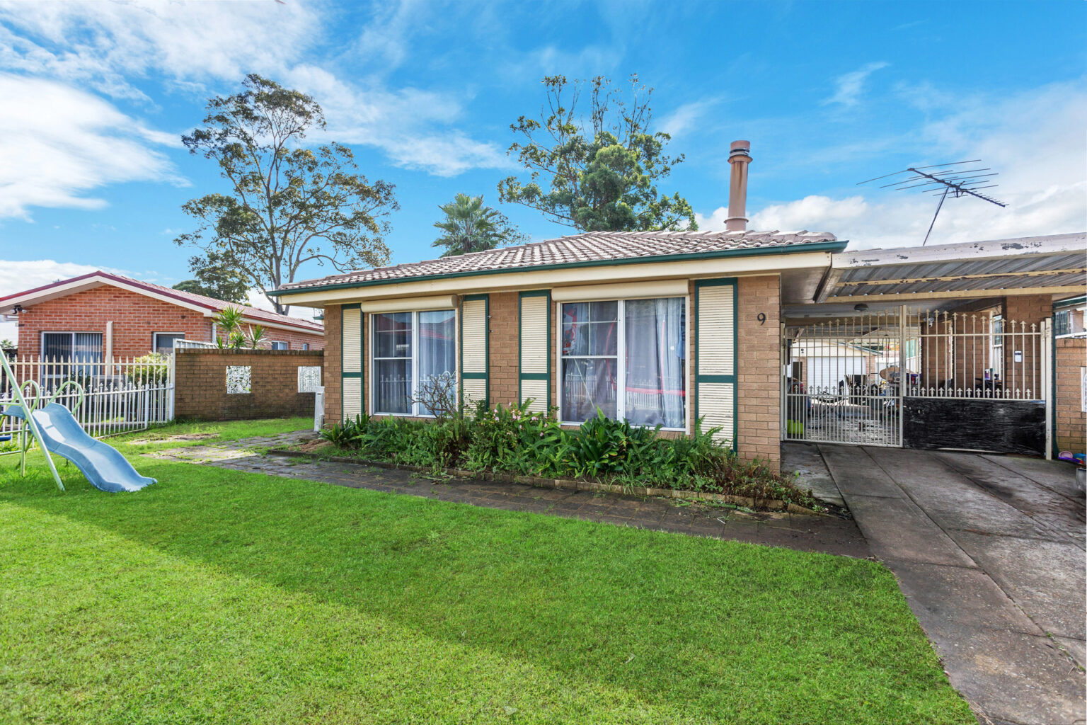 9 Akma Close, Bonnyrigg NSW 2177 – photo 2 of 12