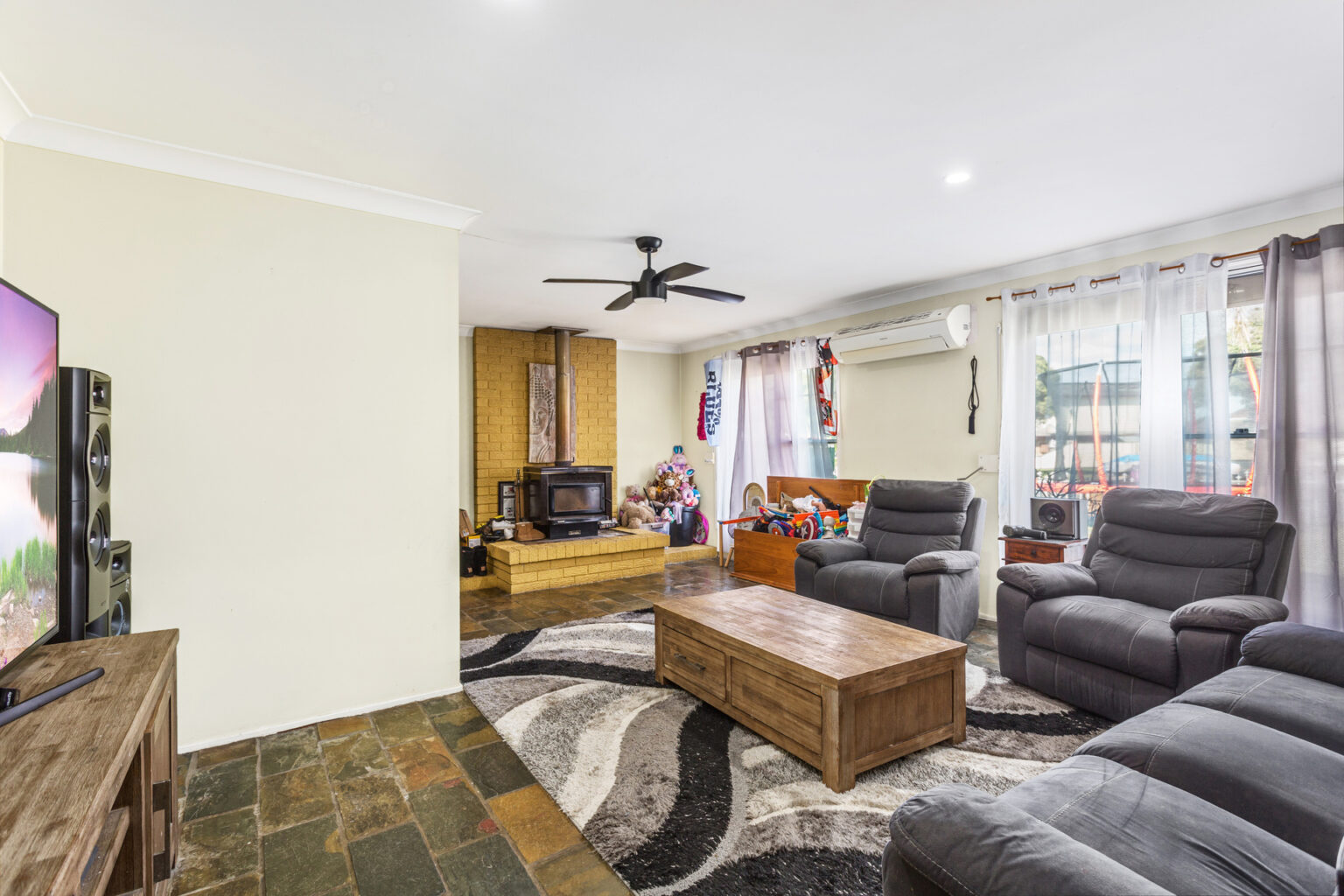 9 Akma Close, Bonnyrigg NSW 2177 – photo 3 of 12
