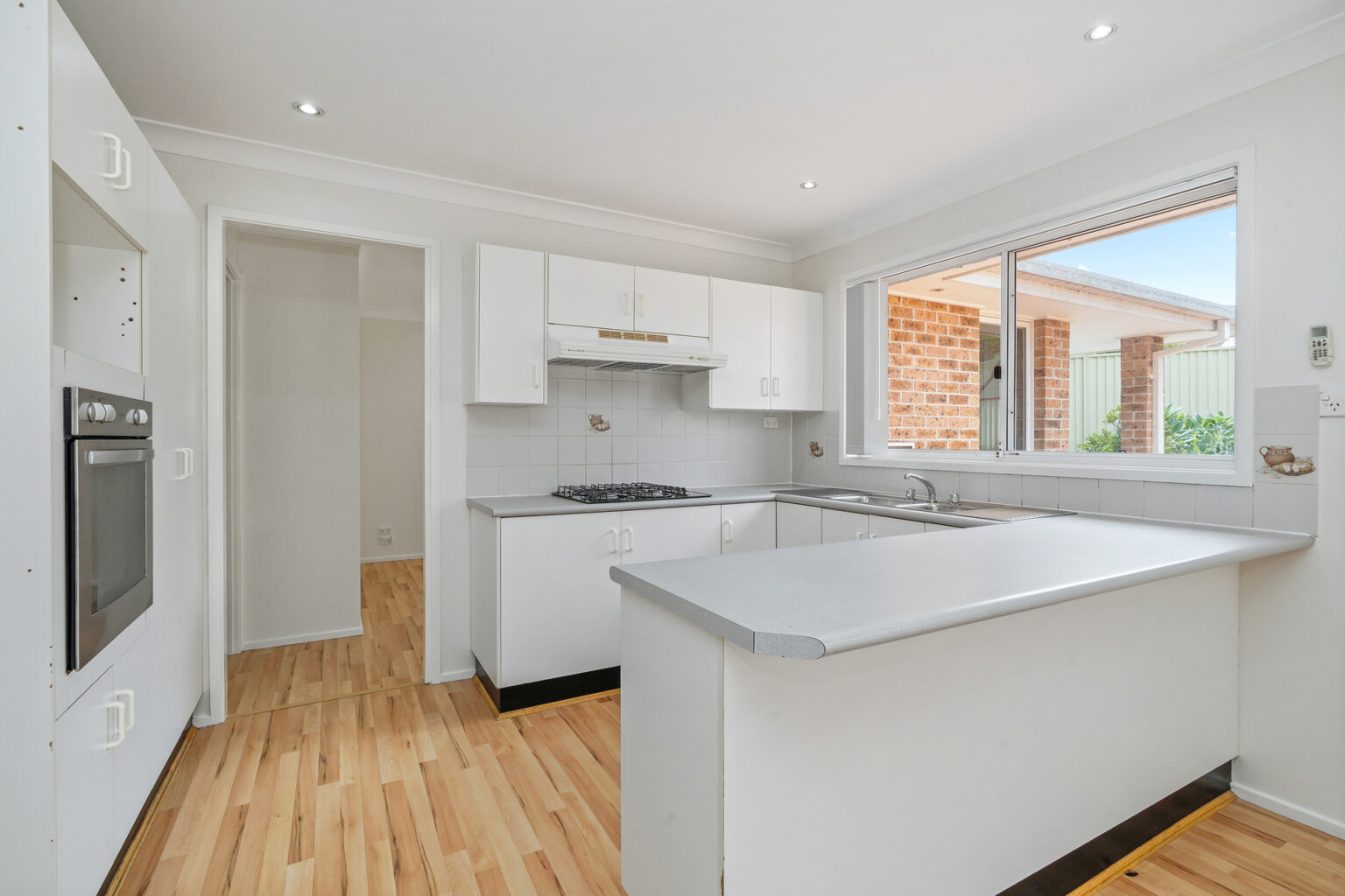 9 Cave Close, Green Valley NSW 2168 – photo 4 of 8