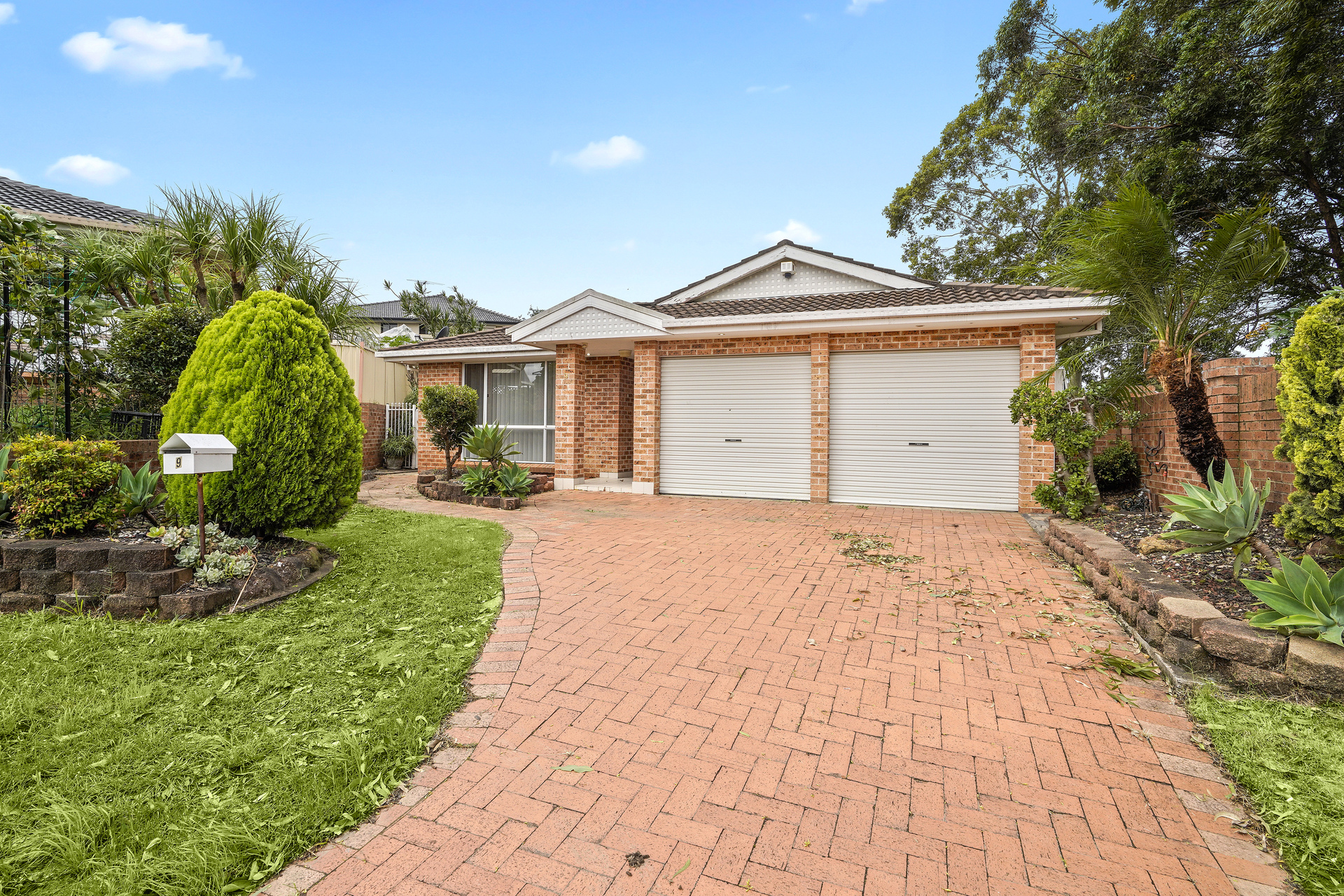 9 Cave Close Green Valley NSW 2168 AUS