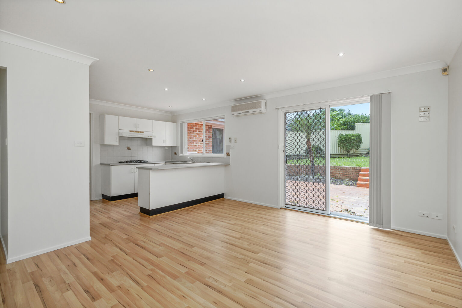 9 Cave Close, Green Valley NSW 2168 – photo 6 of 8