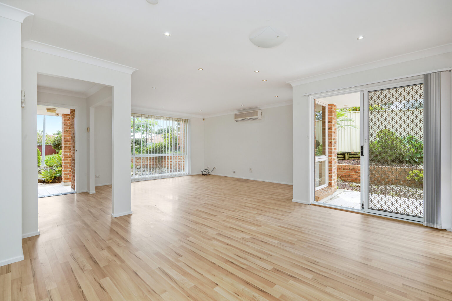 9 Cave Close, Green Valley NSW 2168 – photo 2 of 8