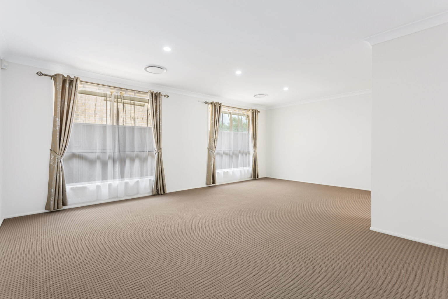 27 Turbott Avenue, Harrington Park NSW 2567 – photo 5 of 13