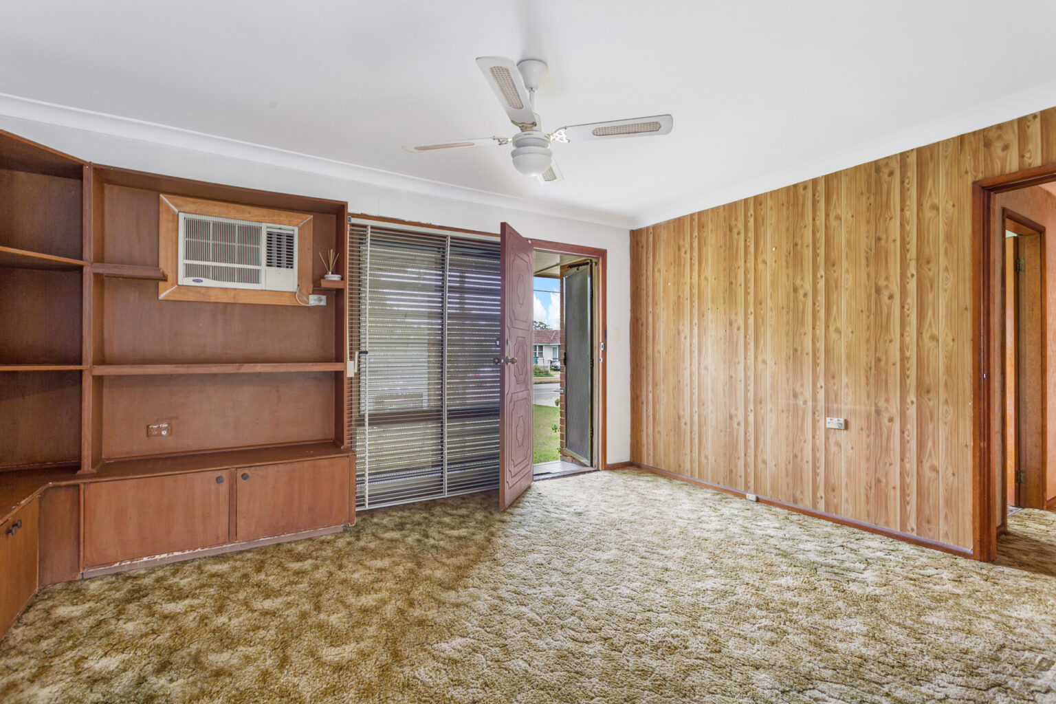29 Sadleir Avenue, Ashcroft NSW 2168 – photo 4 of 11