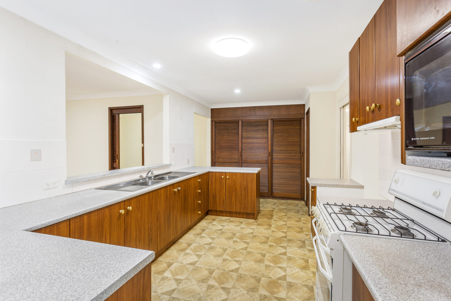 6 Doral Place, Liverpool NSW 2170 – photo 3 of 13