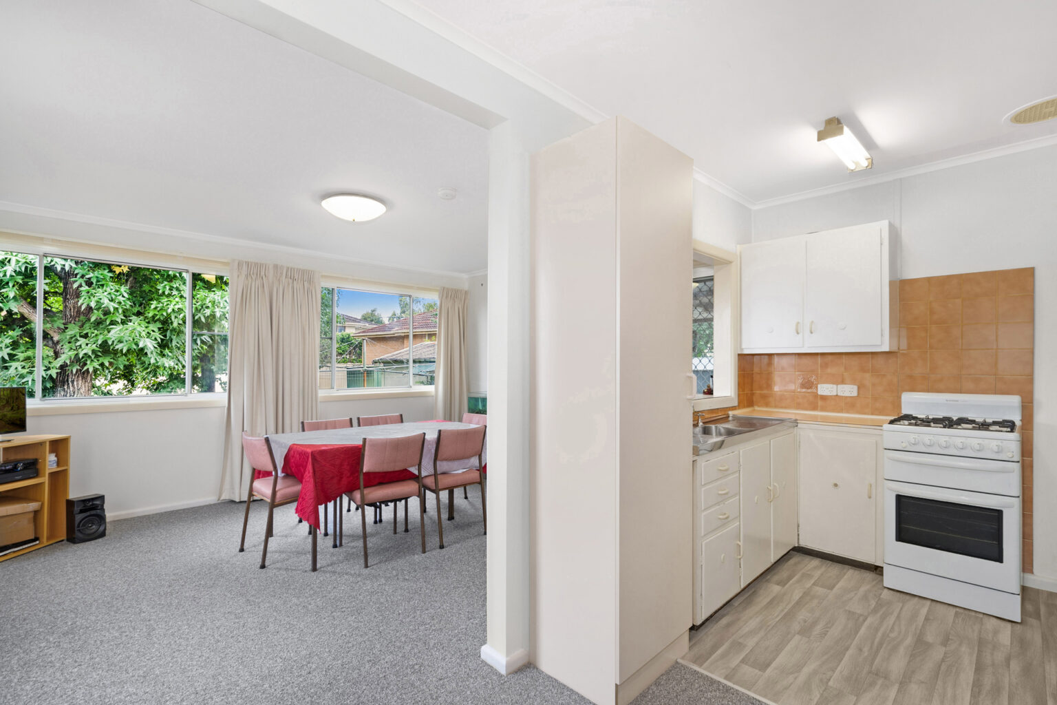 6 Reserve Road, Casula NSW 2170 – photo 4 of 12