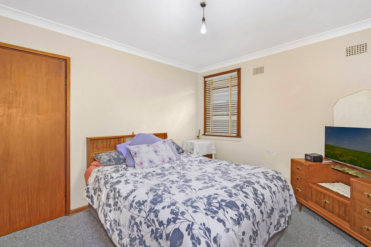 6 Reserve Road, Casula NSW 2170 – photo 6 of 12