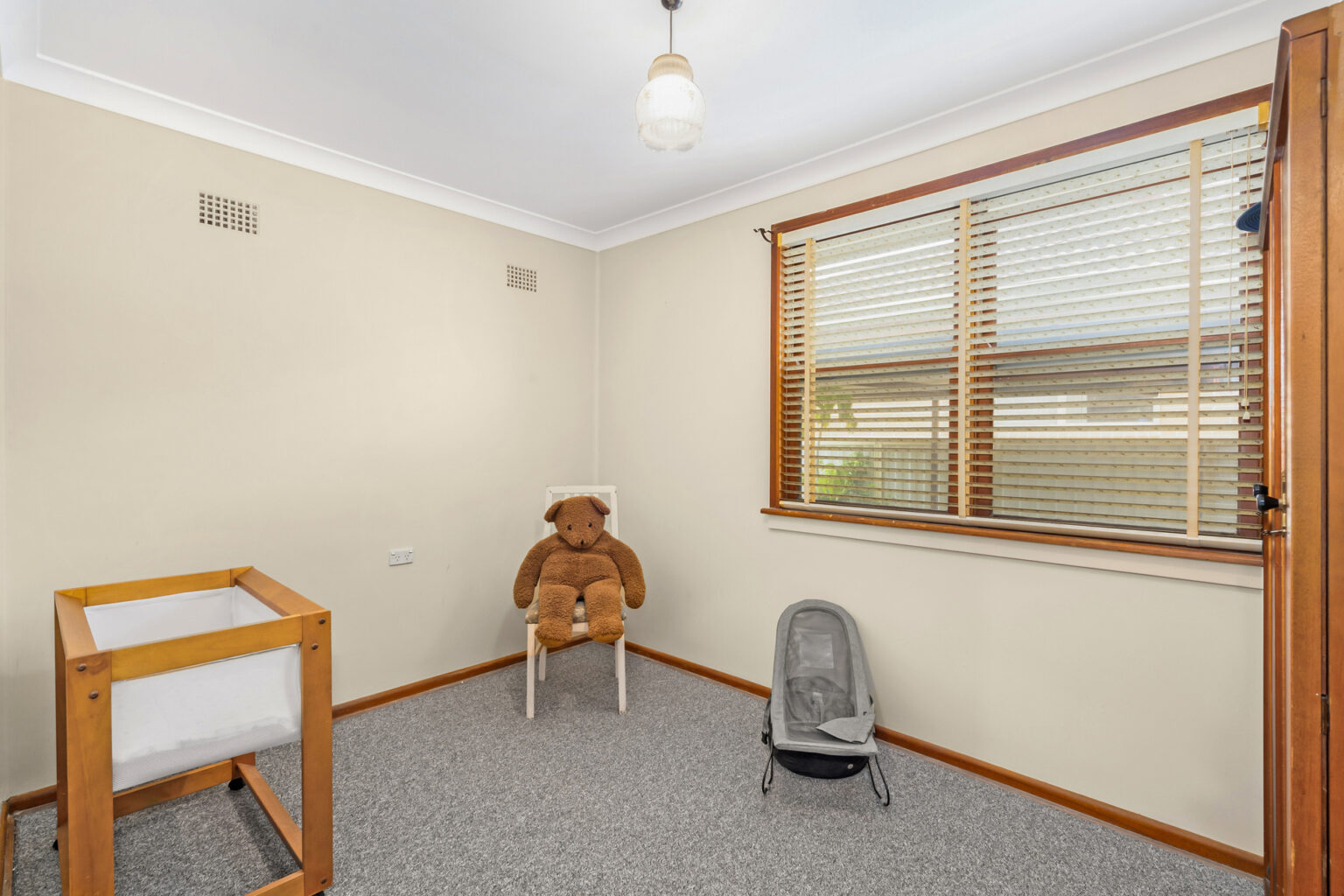6 Reserve Road, Casula NSW 2170 – photo 7 of 12